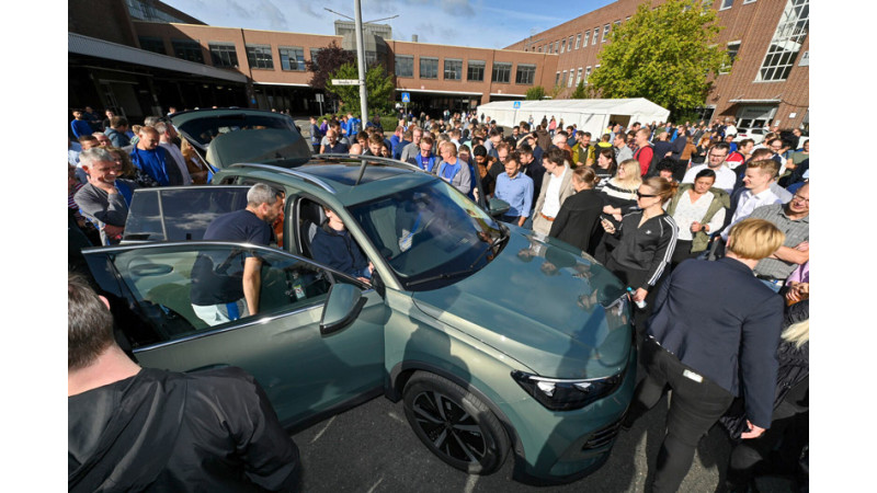 Tiguan redesign: Volkswagen’s bestseller celebrates world premiere before 10,000 employees Tiguan redesign: Volkswagen’s bestseller celebrates world premiere before 10,000 employees